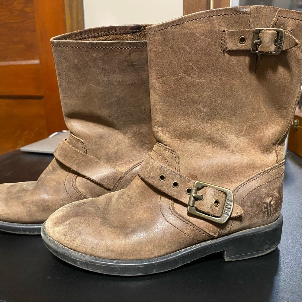 Frye engineer pull on boots